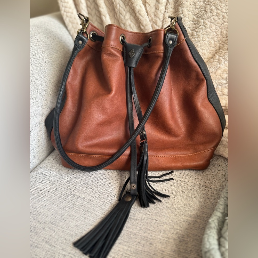 Nena and Co. Medium Size Bucket Bag